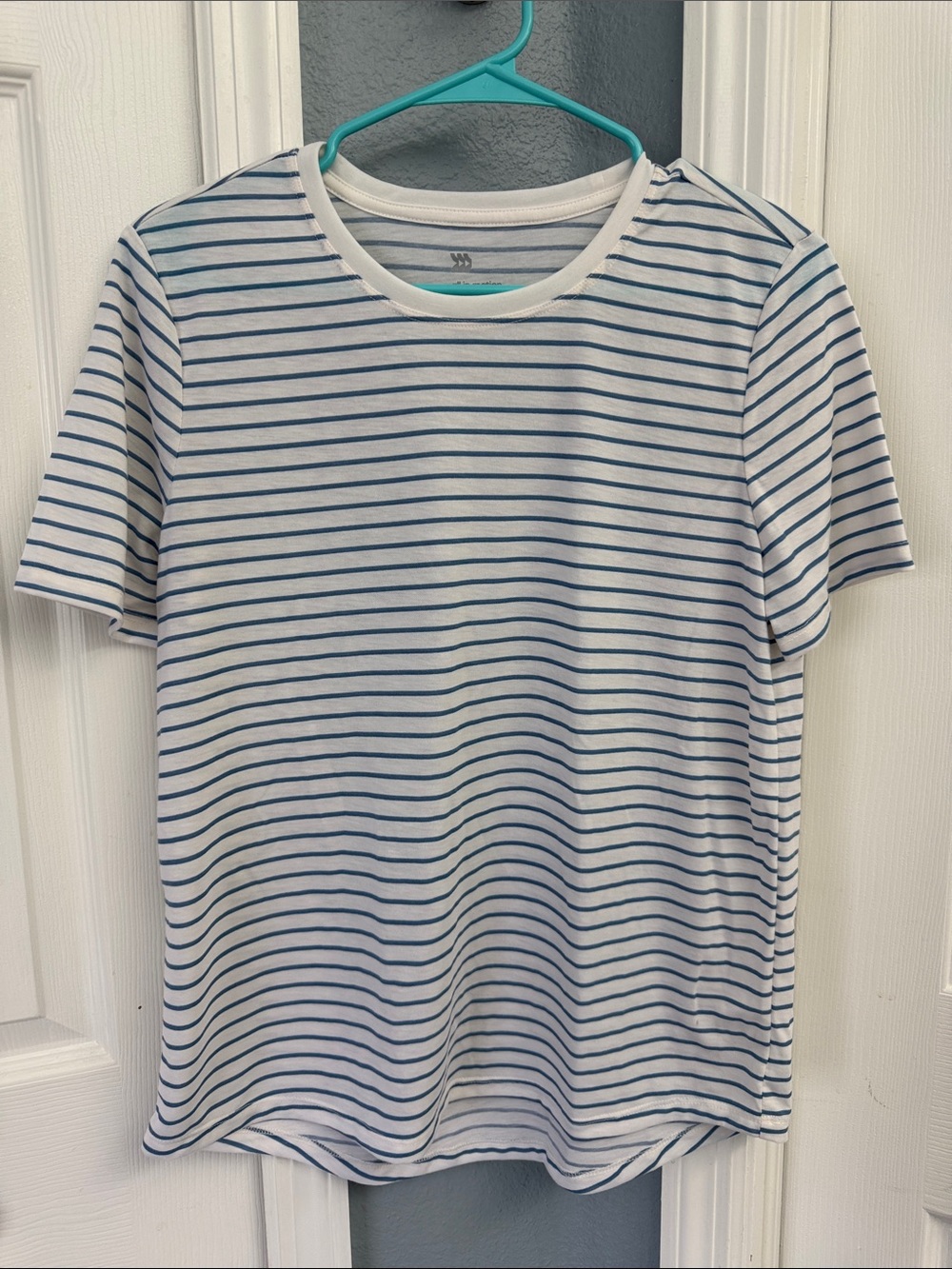All in motion Crewneck Short Sleeve Stripe Tee in White and Blue size small